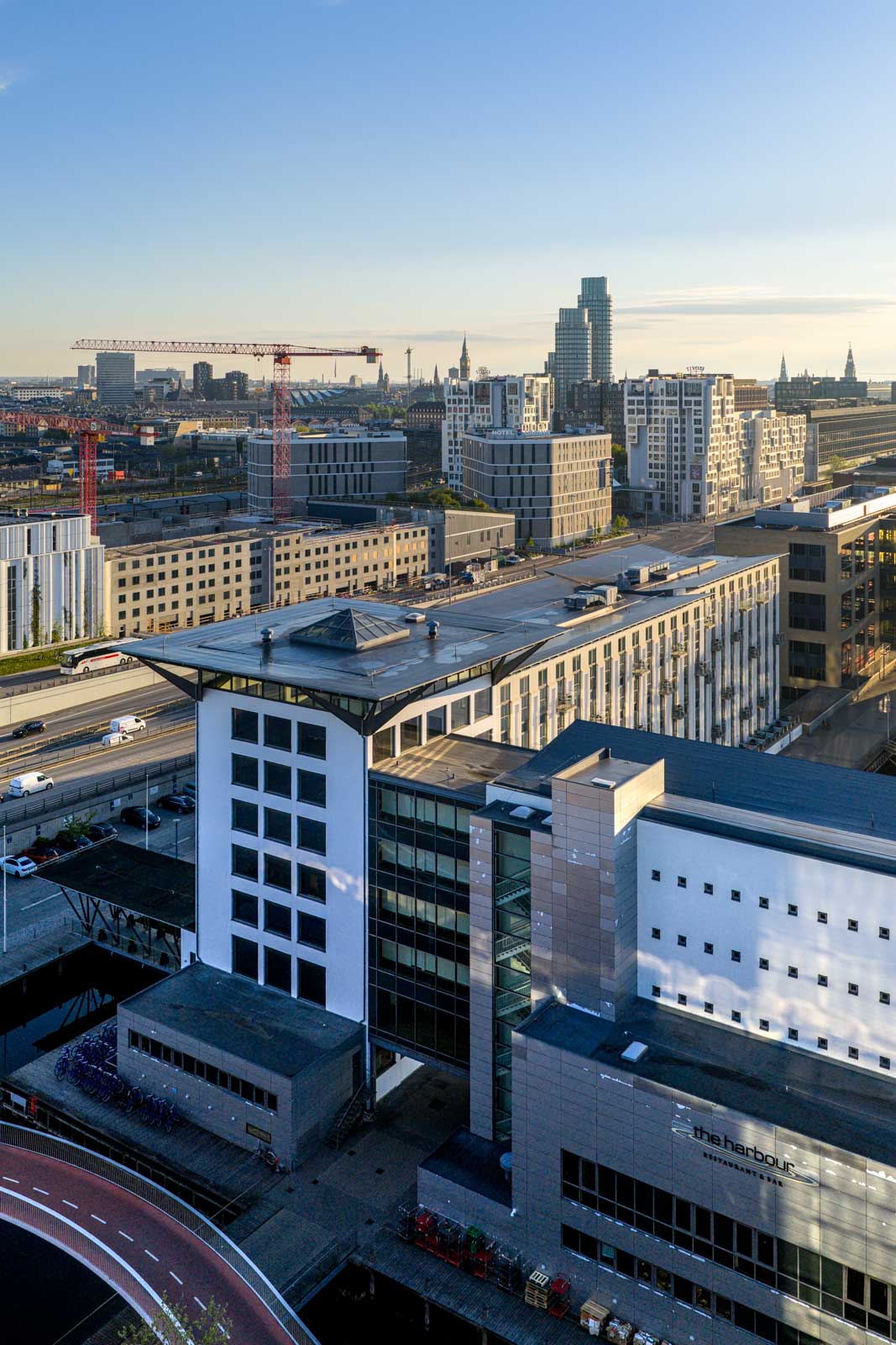 Luftfoto af bolig og landskab